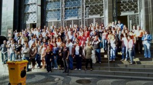 Servidores em greve em frente ao TRT do Rio