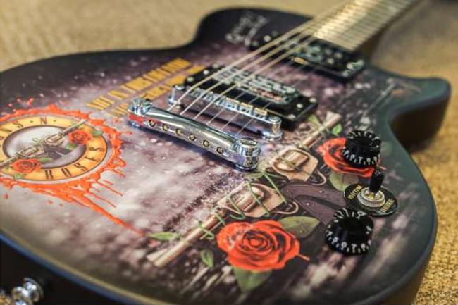 Guitarra do Guns N' Roses que será levada a leilão