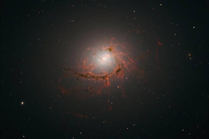 Dusty filaments in NGC 4696