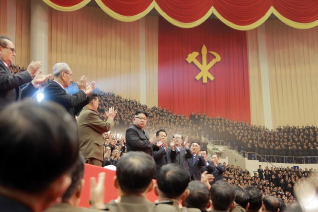 Ditador nortecoreano, Kim Jong-Un comparece a uma apresentação de arte em homenagem ao Partido dos Trabalhadores da Coreia do Norte, em Pyongyang - 29/12/2016