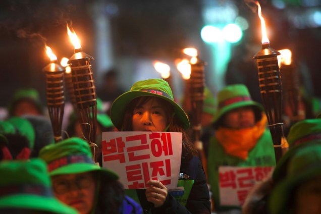 Manifestantes protestam contra a presidente da Coreia do Sul, Park Geun-Hye, após escândalo de corrupção - 08/12/2016