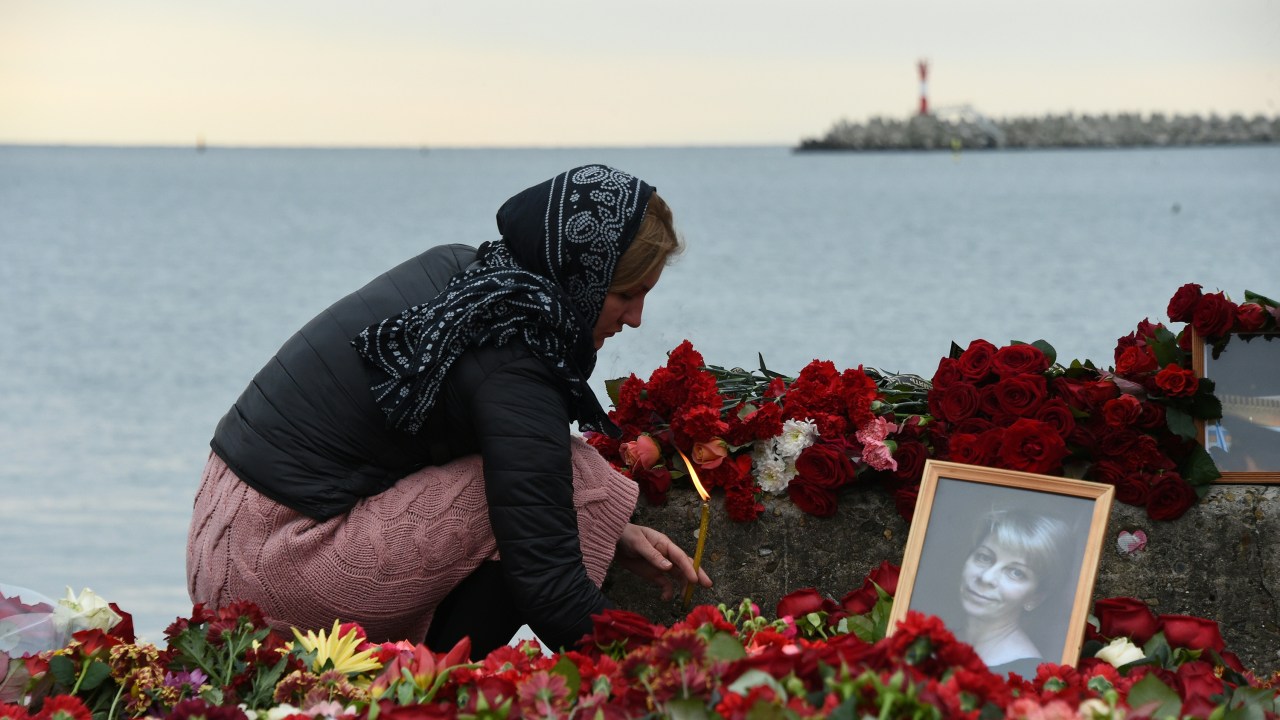 Homenagens às vítimas do acidente aéreo na Rússia
