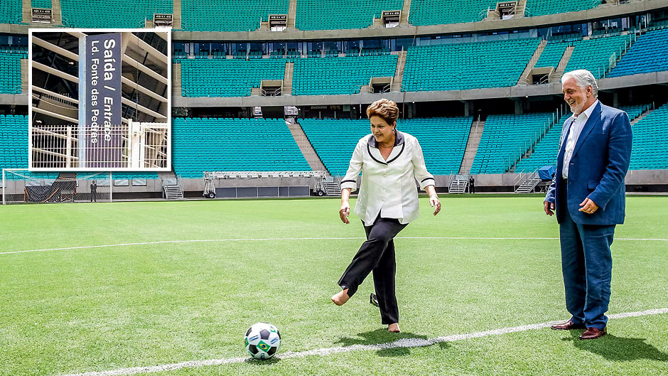 “WE ARE UNBEATABLE” - Dilma Rousseff said in her speech at the inauguration of the Arena Fonte Nova stadium in Salvador (pictured with state governor Jaques Wagner): “We are a country known for being unbeatable on the pitch but we are also showing that we are unbeatable off the pitch.” Only a few meters away,  a giant bilingual direction board outside the stadium had translated the Portuguese word “saída” which means “exit” as “entrace”. Not only did this give the opposite meaning but also misspelled the English word (Roberto Stuckert Filho/PR/AFP - Jornal A Tarde)