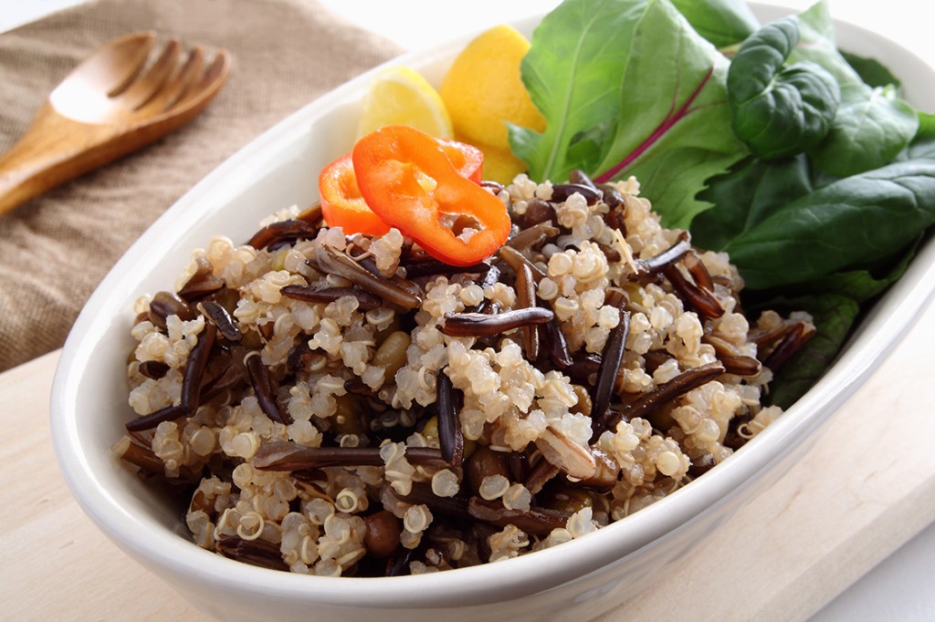 Salada de arroz selvagem com Quinua