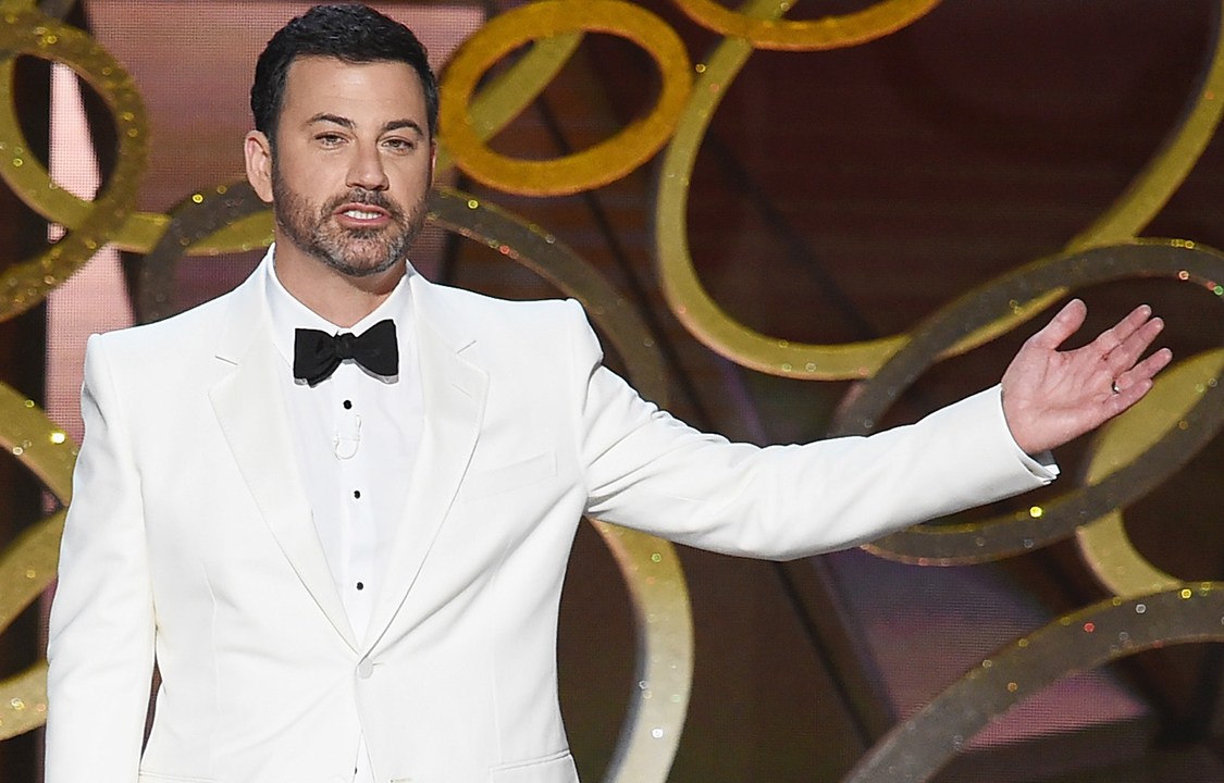 Jimmy Kimmel durante apresentação do 68° Emmy Awards, em setembro de 2016, no Teatro Microsoft, Califórnia