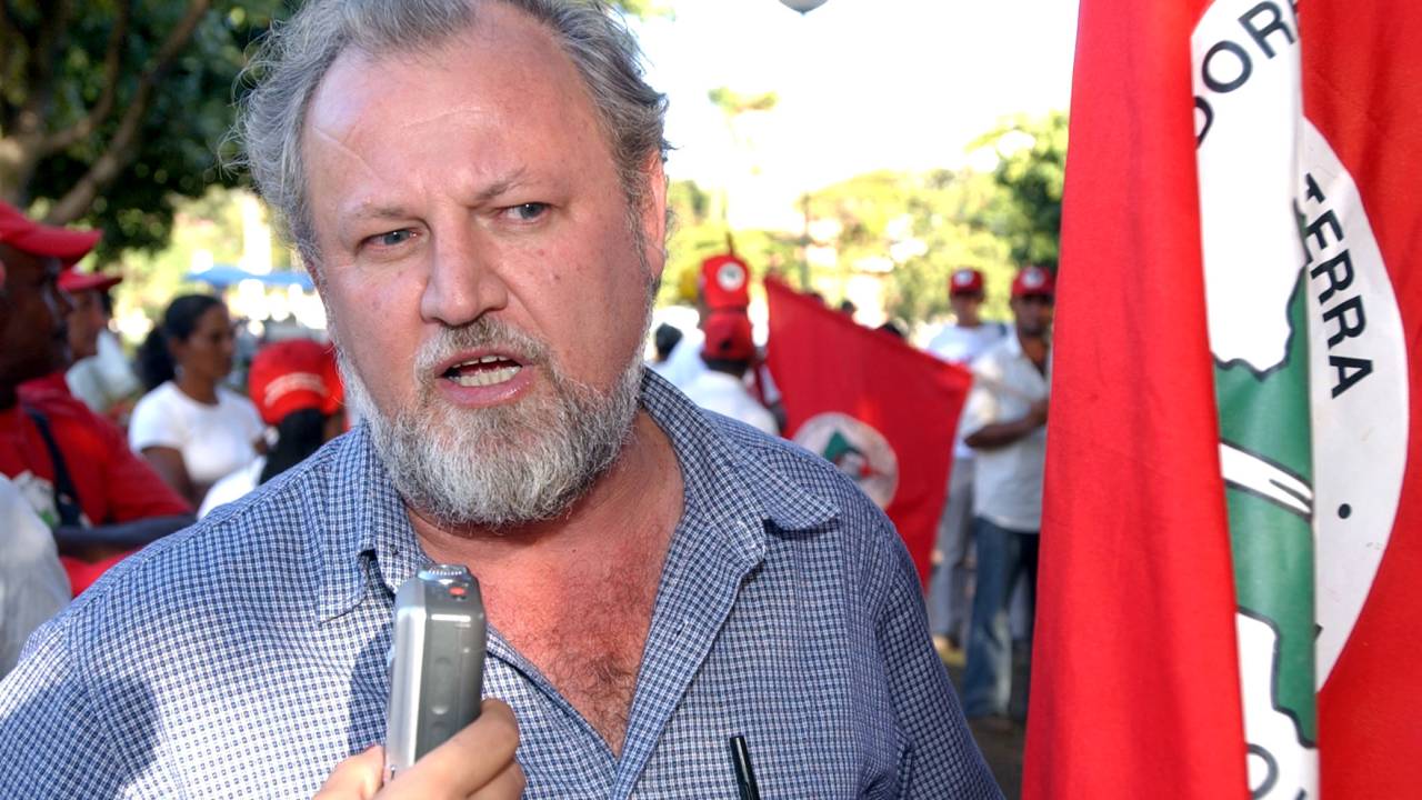 Bancada ruralista pede prisão de João Pedro Stédile, líder do MST | VEJA