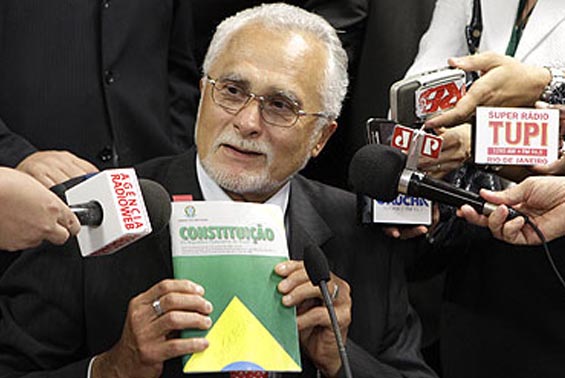 Contra federação com PSB, Genoino defende velho hegemonismo do PT