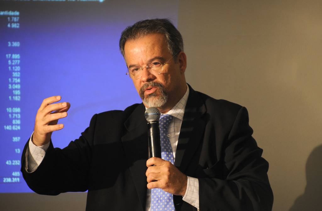 Para não perder suplência na Câmara, Jungmann deixa ministério da Defesa por um dia