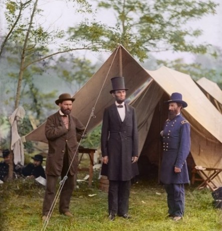 Abraham Lincoln se reunindo com o general do exército da União, em 1862