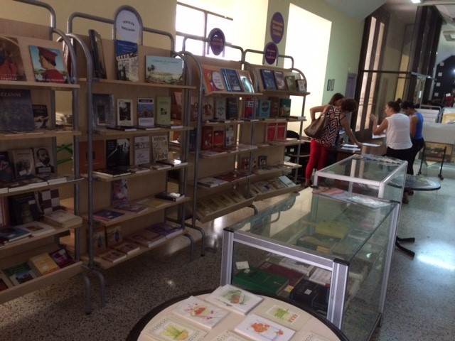 Livraria-La-Moderna-Poesía-Havana-Cuba