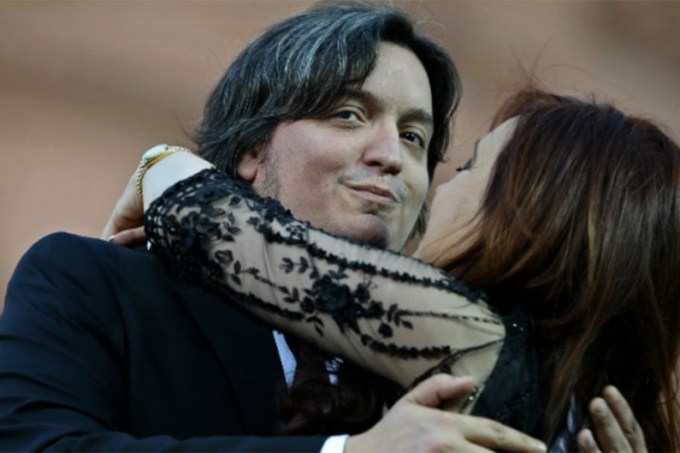 Máximo with his mother, Argentinean president Cristina Kirchner(EFE)