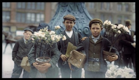 Meninos comprando flores em 1908