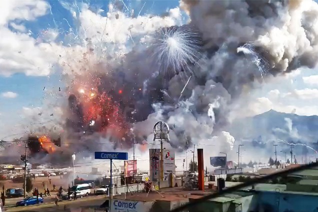 Explosão em feira de fogos de artifício localizada em Tulpetec, subúrbio da Cidade do México - 21/12/2016