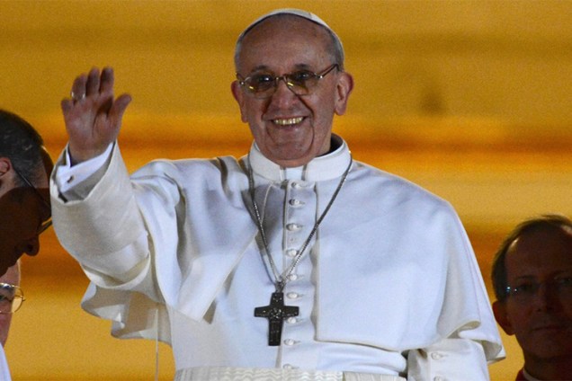 O cardeal argentino Jorge Mario Bergoglio é escolhido como novo Papa - 13/03/2013