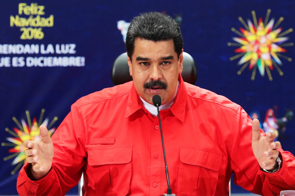O presidente da Venezuela, Nicolás Maduro, discursa em programa de TV, na capital Caracas - 11/12/2016