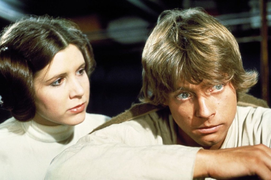 Carrie Fisher e Mark Hamill como Princesa Leia e Luke Skywalker em ‘Guerra nas Estrelas’