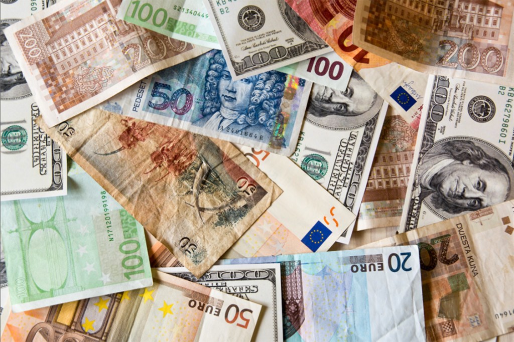 Dólar, euro, peso, real