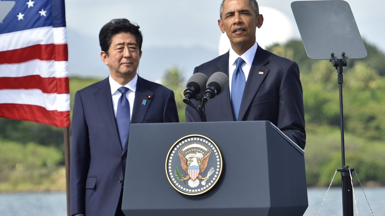 Barack Obama e Shinzo Abe em Pearl Harbor (27/12/2016)