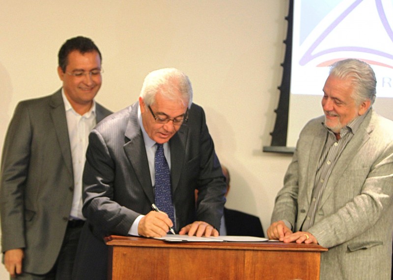 CPI do BNDES: Otto Alencar retirou assinatura porque banco garantiu empréstimo de R$ 50 milhões a obra de sua gestão na Bahia? Ou porque seu filho é presidente da Desenbahia, que opera recursos do BNDES no estado?