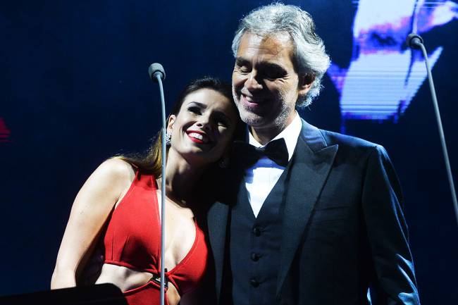 Andrea Bocelli canta en varios idiomas!
