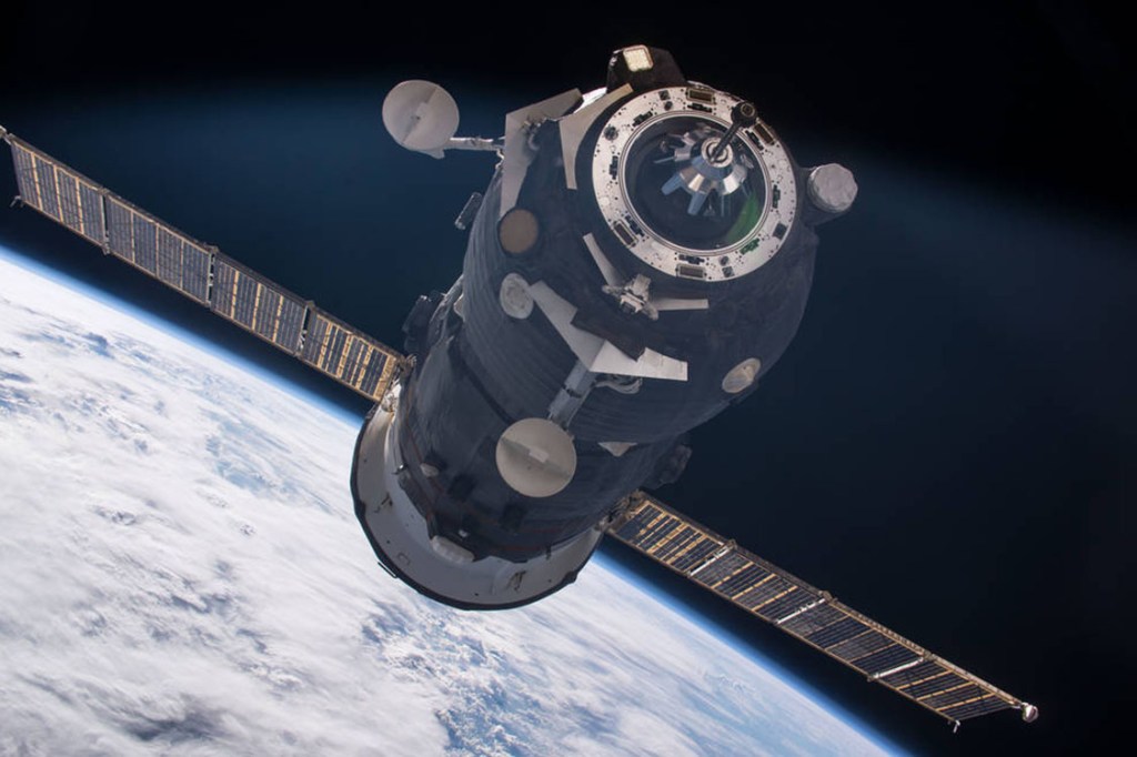 Sonda Progress-62, após lançamento a Estação Espacial Internacional (ISS)