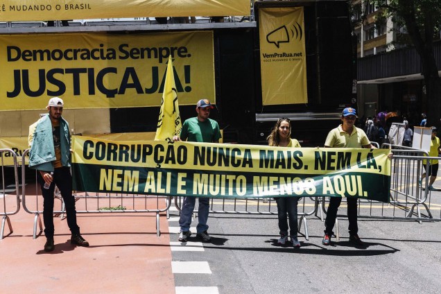 Protesto na Avenida Paulista contra a corrupção, em São Paulo