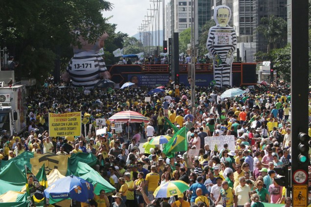 Manifestantes protestam na Avenida Paulista contra a corrupção e em apoio ao juiz Sérgio moro e à operação Lava Jato, em São Paulo