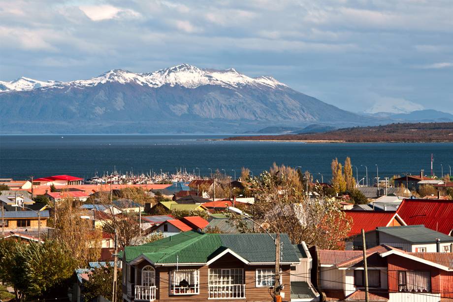 5 - Puerto Natales, Chile: "<span>A proximidade com o Parque Nacional Torres del Paine faz de Puerto Natales uma porta de entrada para a aventura. É o melhor lugar para se abastecer e deixar seu equipamento em ordem antes de partir em uma viagem de ônibus de duas horas até o parque. Esta é uma área para os amantes da natureza, com inúmeras alternativas para fazer trilhas, passeios a cavalo, andar de barco e explorar a região."</span>