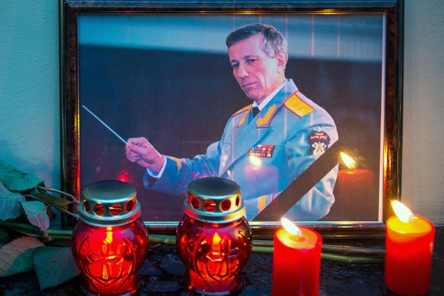 Retrato do maestro Valeri Khalilov que estava no avião que caiu neste domingo (25)