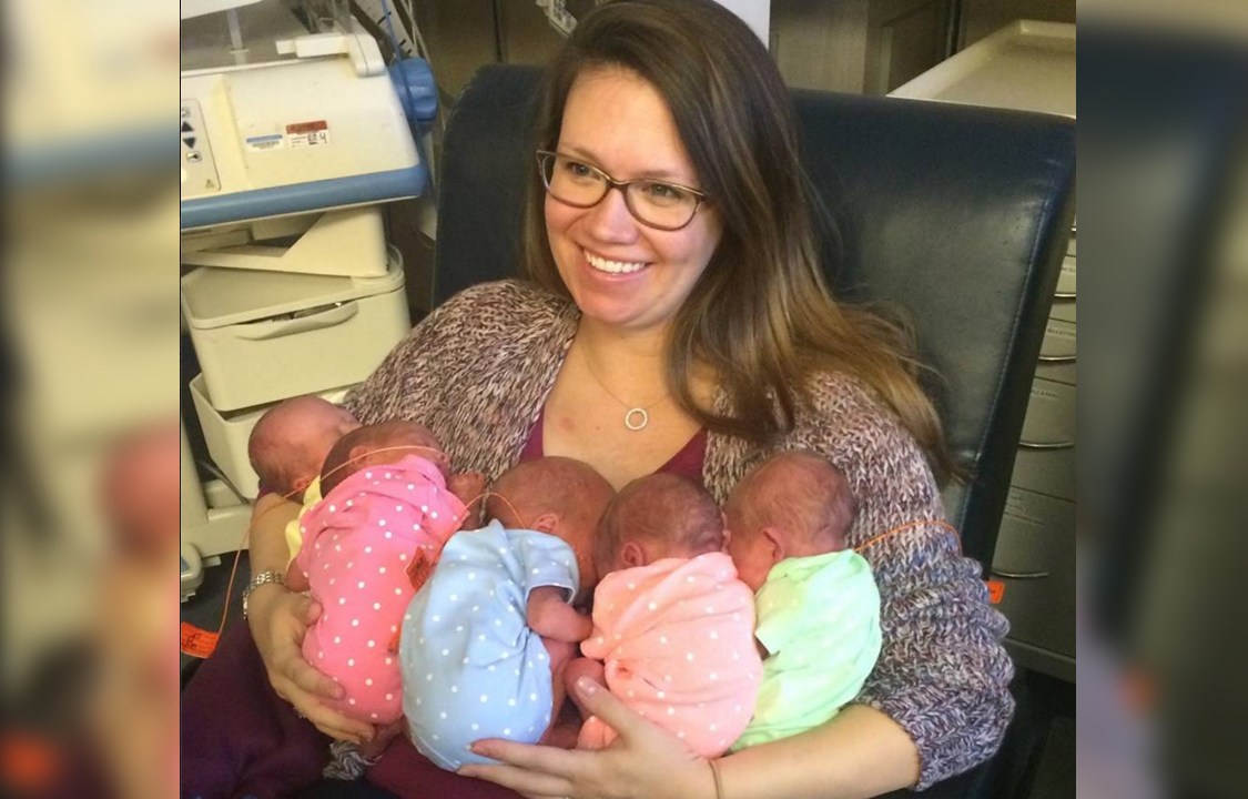 Norte-americana dá à luz cinco bebês, com ajuda de 24 profissionais