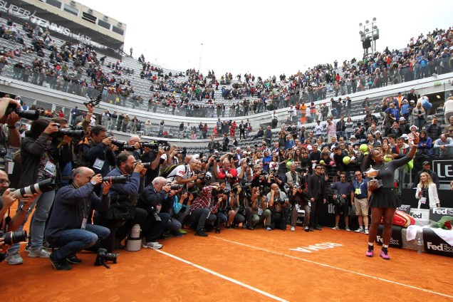 A tenista americana Serena Williams faz uma selfie após conquista do WTA de Roma, na Itália
