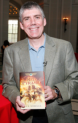 O historiador Rick Riordan, autor de 'Percy Jackson'