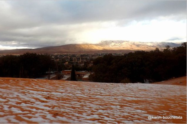 Montanhas no Saara são cobertas por neve, na região de Ain Sefra, na Argélia