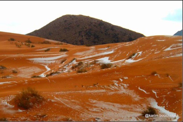 Montanhas no Saara são cobertas por neve, na região de Ain Sefra, na Argélia