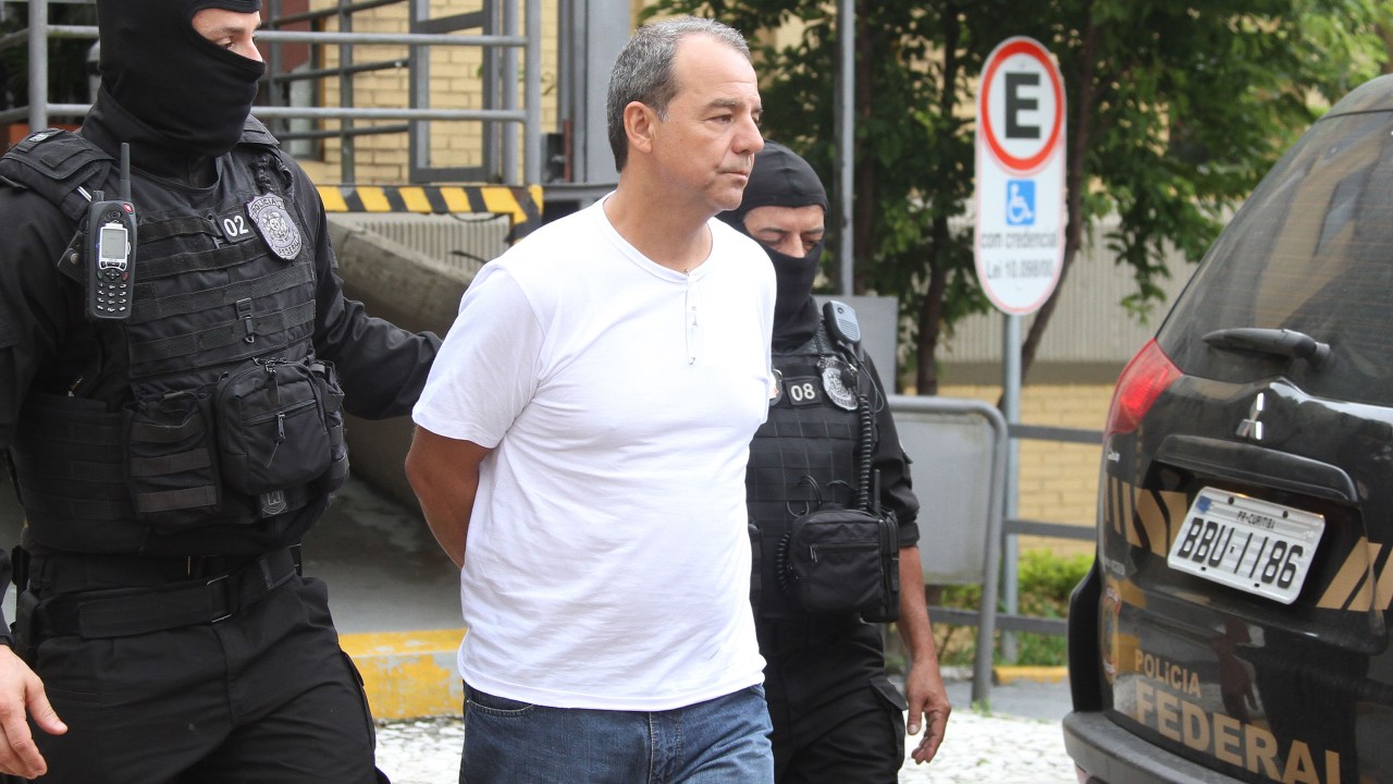 Sérgio Cabral é transferido para Curitiba