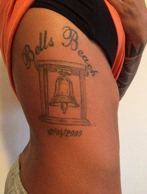 Tatuagem de Silvana Lima, em homenagem ao título conquistado em Bells Beach (Foto: Reprodução)