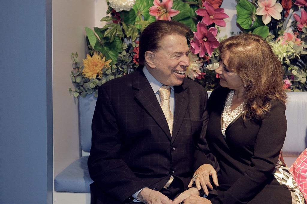 Silvio Santos e Iris Abravanel na sala dedicada ao programa Namoro na TV - 12/12/2016