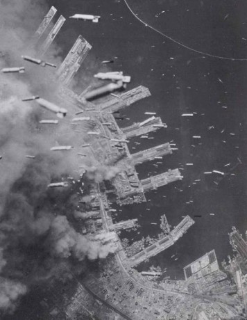 Bombas lançadas pelos Estados Unidos sobre Kobe, no Japão, em 1945