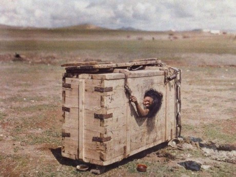 Mulher condenada a morrer de fome (Mongólia, 1913)