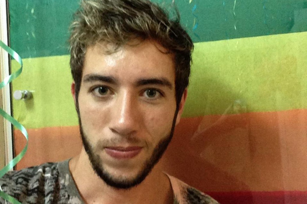 Talles De Oliveira Faria, aluno do ITA que protestou contra a homofobia usando vestido e salto alto durante a colação de grau da instituição
