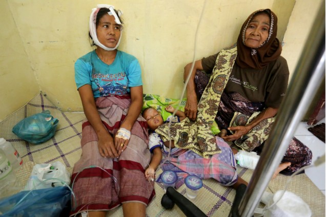 Sobreviventes do terremoto na Indonésia recedem atendimento