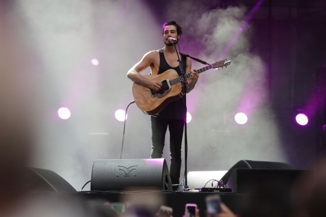 Tiago Iorc se apresenta durante o Festival Z no Allianz Parque em São Paulo