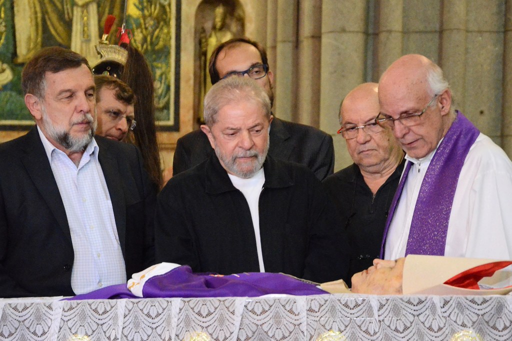 O ex-presidente Luiz Inácio Lula da Silva (PT) e o padre Júlio Lancellotti