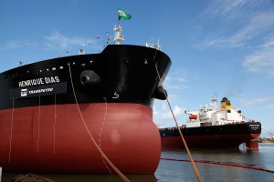 Navio da Transpetro: plano de venda prevê divisão da empresa