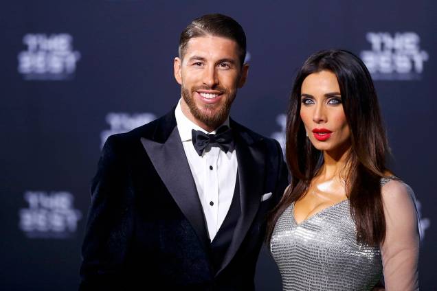 O jogador do Real Madrid, Sérgio Ramos com sua mulher Pilar Rubio, chega para o Prêmio de Melhor do Mundo da Fifa, na Suíça