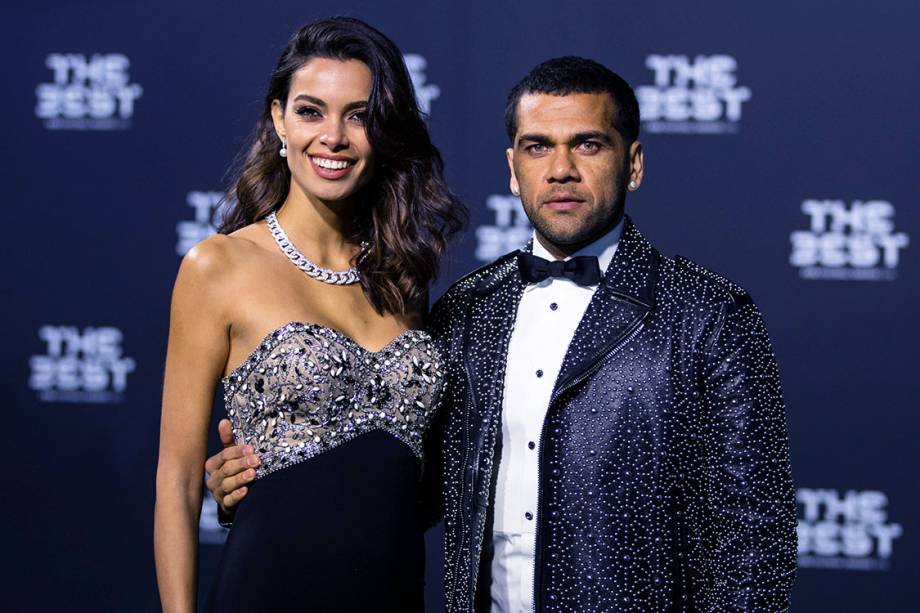 <span>O jogador Daniel </span><span>Alves</span><span> chega para o Prêmio de Melhor do Mundo da Fifa, na Suíça</span>