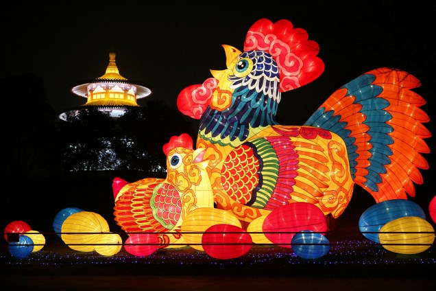 Lanterna em formato de Galo é vista na província de Xi'an Shaanxi, na China