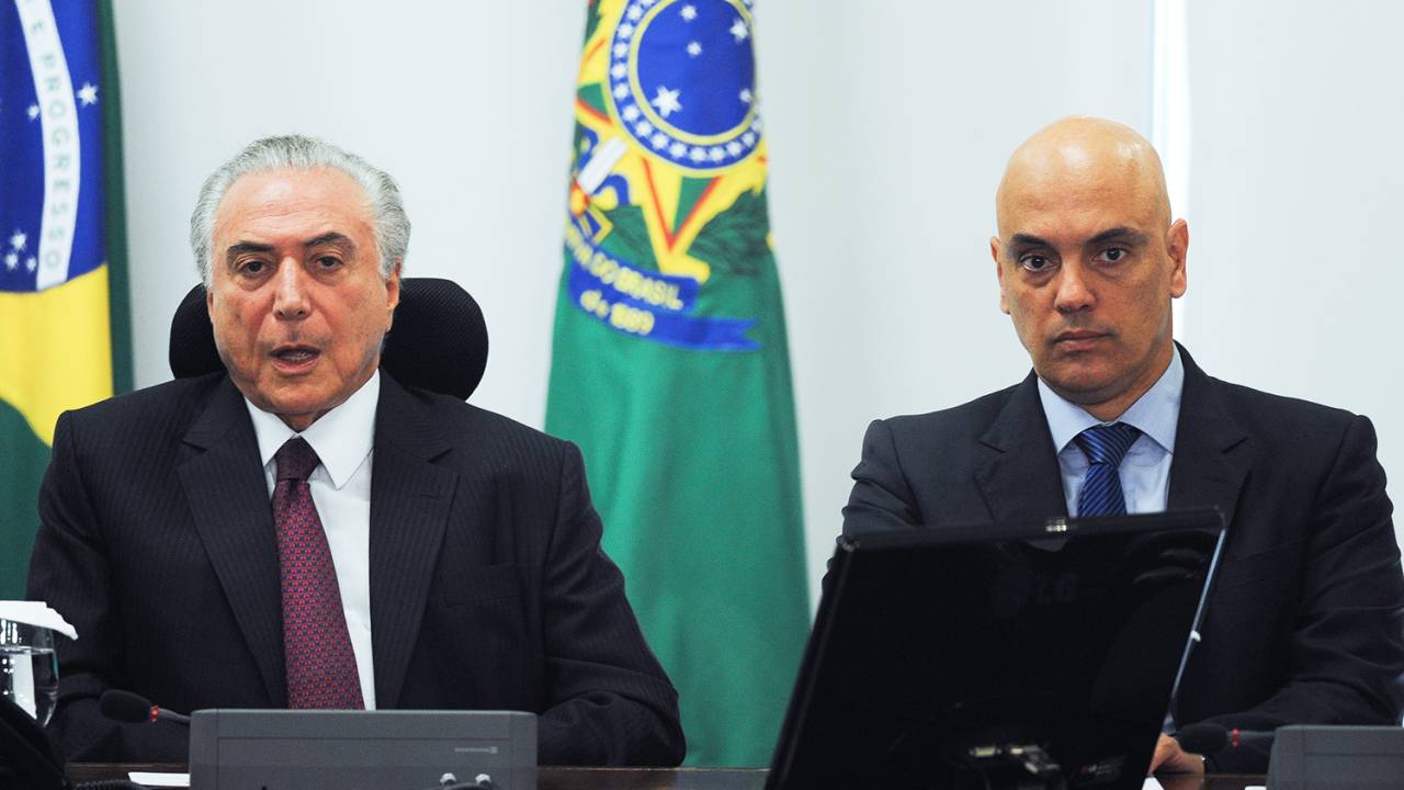 O presidente da República, Michel Temer e o Ministro da Justiça, Alexandre de Moraes, durante encontro com ministros no Palácio do Planalto, em Brasília (DF), para discutir sobre o Plano Nacional de Segurança - 05/01/2017