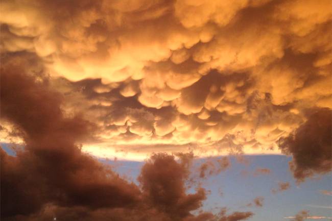 Mammatus - Nuvem no Paraná Nuvem Mammatus é vista em Curitiba (PR) - 18/01/2017