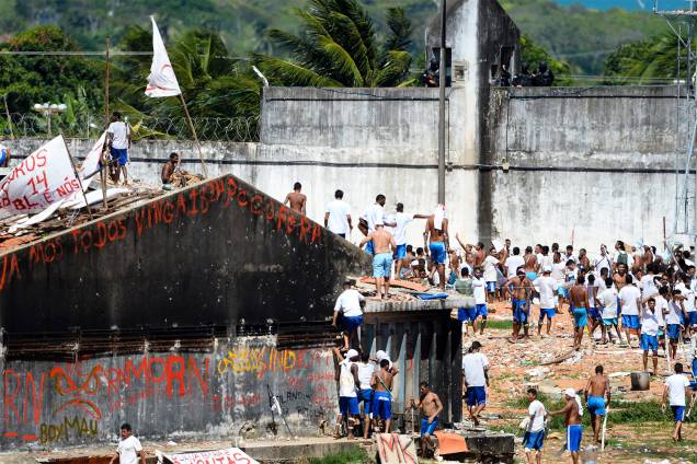 Tropa de Choque entra na Penitenciária Estadual de Alcaçuz, na cidade de Nísia Floresta (RN) - 18/01/2017 Tropa de Choque entra na Penitenciária Estadual de Alcaçuz, na cidade de Nísia Floresta (RN) - 18/01/2017
